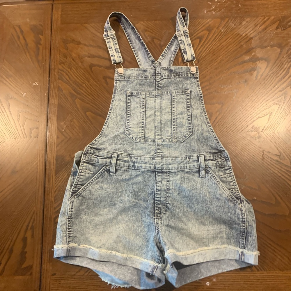 Whitewashed overall shorts